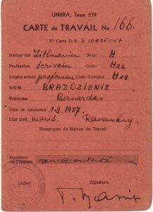 B. Brazdžionio darbo kortelė Nr. 166 prancūzų k. su parašais ir antspaudais. 1946 spalis – 1947 rugsėjis