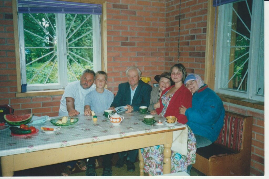 Dautartų šeima Opšrūtų kaime apie 1999 m.