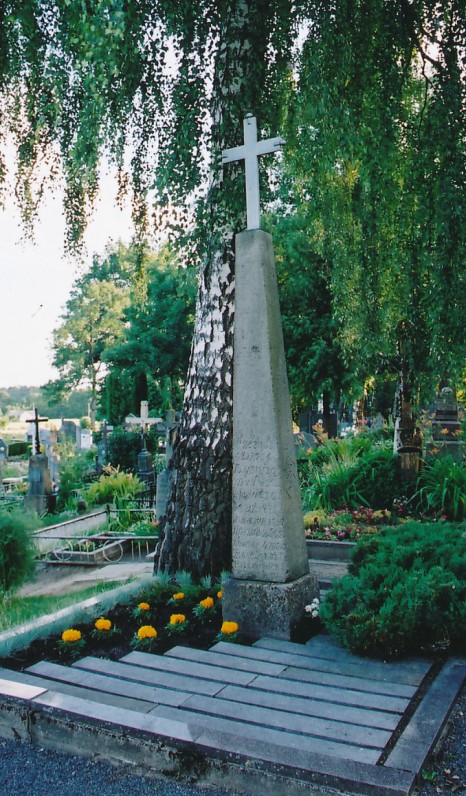 Dionizo Poškos kapas Kaltinėnų (Šilalės r.) kapinėse. 2002 m.