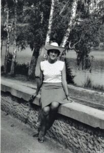 Elena Mezginaitė apie 1966-uosius prie beržų
