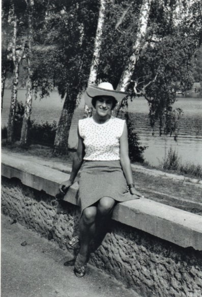 Elena Mezginaitė apie 1966-uosius prie beržų