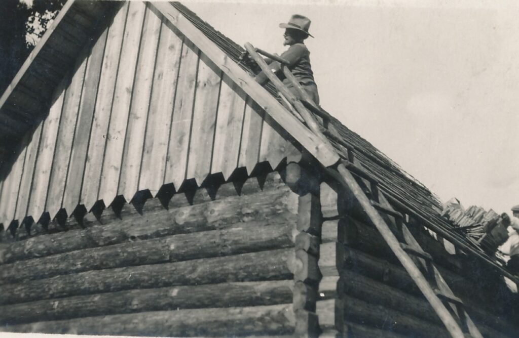 F. Kirša tėviškėje – Senadvaryje. 1928 m.