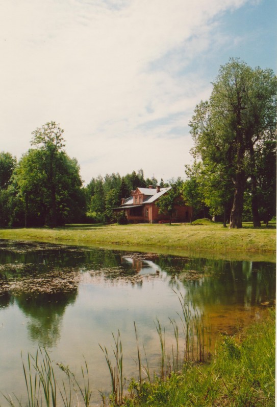 G. Petkevičaitės tėviškė – Puziniškio dvaras (Panevėžio r.). 2001 m. Z. Baltrušio nuotrauka