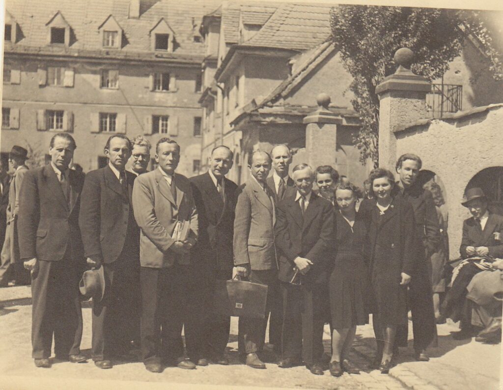 H. Nagys stovi pirmas iš dešinės. Augsburgas, 1947 m.