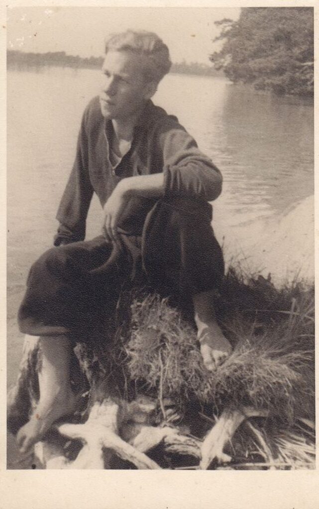 Henrikas Nagys prie Alaušo ežero. 1939 m.