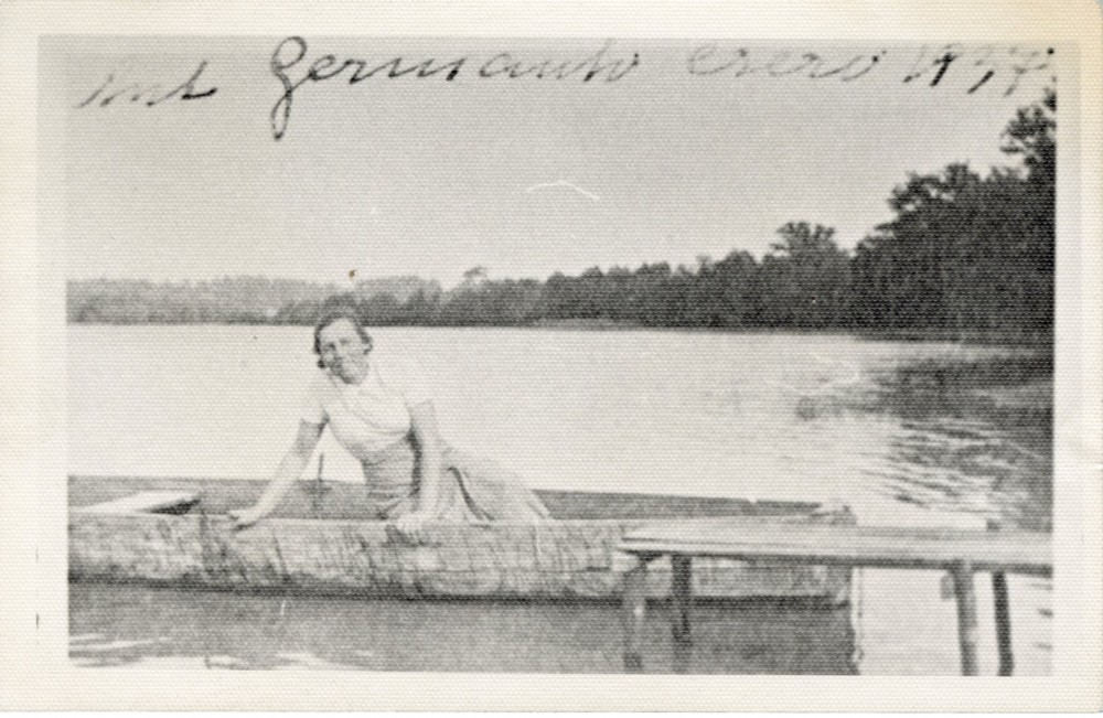 Ieva Simonaitytė prie Germanto ežero. 1937 m.