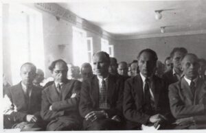 Iš dešinės J. Brazaitis, P. Gaučys, S. Santvaras, B. Brazdžionis ir P. Anriušis. 1947 m.