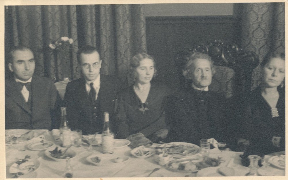 Išleistuvės į Lenkiją. Iš kairės – A. Šepetys, J. Keliuotis, A. Galaunienė, J. A. Herbačiauskas, M. Rakauskaitė