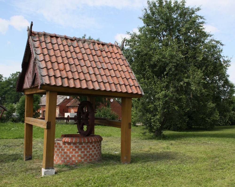 Išlikęs Tolminkiemio šulinys, išmūrytas didelio formato raudonomis plytomis dar XVIII amžiuje. 1988 m. pastatyta antžeminė jo dalis