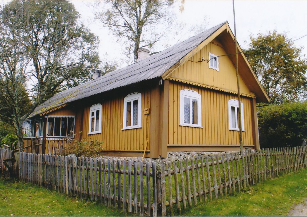 J. Apučio vasarnamis Zervynose Varėnos rajone. 2014 m. rugsėjo 28 d. Z. Baltrušio nuotrauka