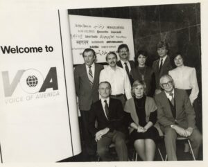 J. Blekaitis su „Amerikos balso“ bendradarbiais. Vašingtonas, 1986. II.