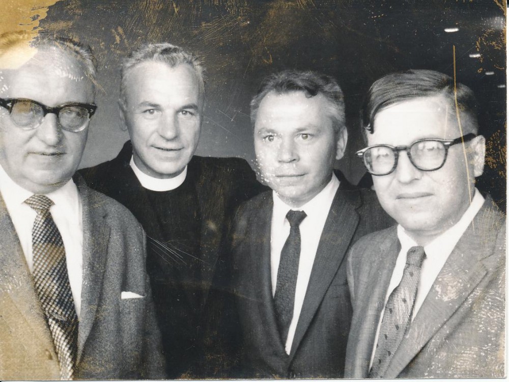 J. Grinius, K. Bradūnas, kun. S. Yla, dr. Z. Ivinskis. Čikaga
