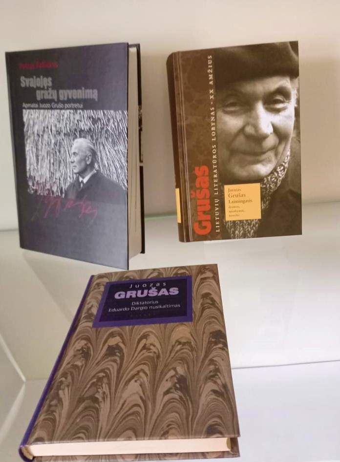 J. Grušo jubiliejiniais metais, 2001 m. ir 2011 m., išleistos knygos