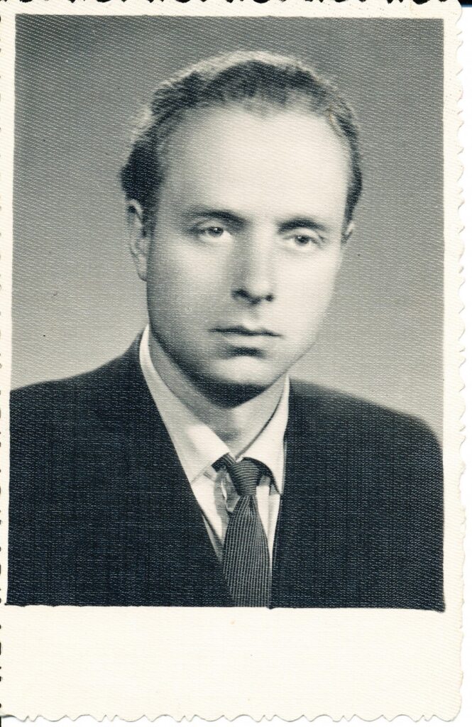 J. Mikelinskas pirmosios knygos išleidimo metu. 1960 m.