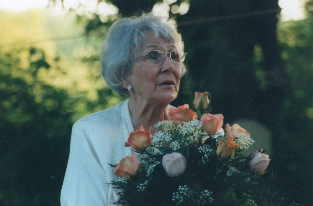 J. Švabaitė su gėlėmis. Čikaga, 2001 m.