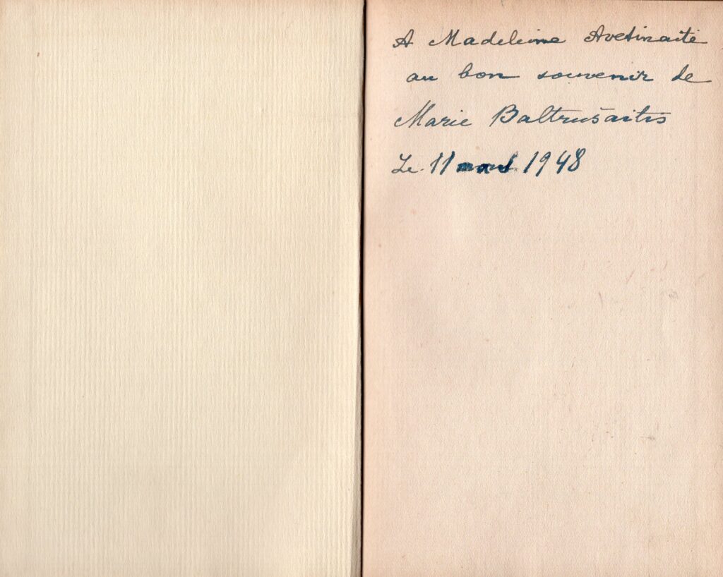 Diplomatės Magdalenos Avietėnaitės autografas prancūzų k. J. Baltrušaičio žmonai Marijai. 1948-08-11. Rašytas ant J. Baltrušaičio knygos „Žemės pakopos“ ( Tiubingenas, 1947 m.) priešlapio. MLLM 61066