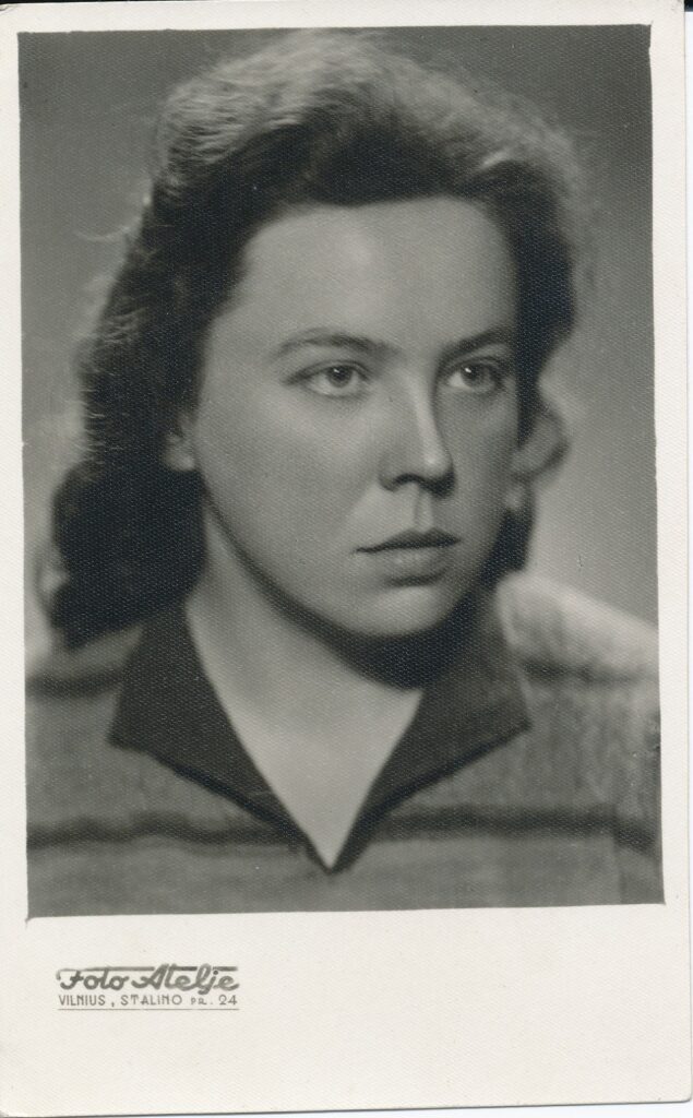 Janina Degutytė 1955 m. Fotografija daryta kurso vinjetei