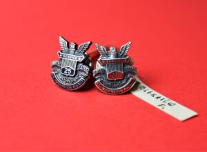 Jubiliejiniai (20 m. ir 25 m.) ženkleliai JAV agentūros „Amerikos balsas“