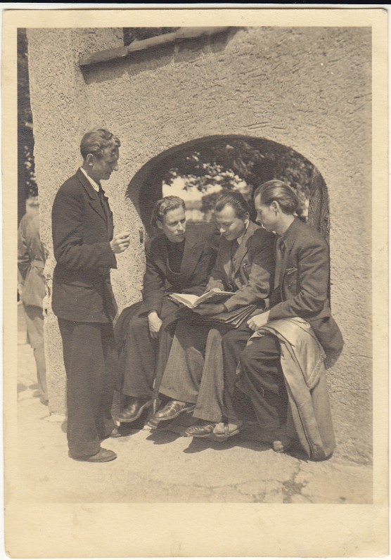 Julius Kaupas, H. Nagys, Kazys Bradūnas ir Alfonsas Nyka-Niliūnas. Augsburgas, 1947 m.