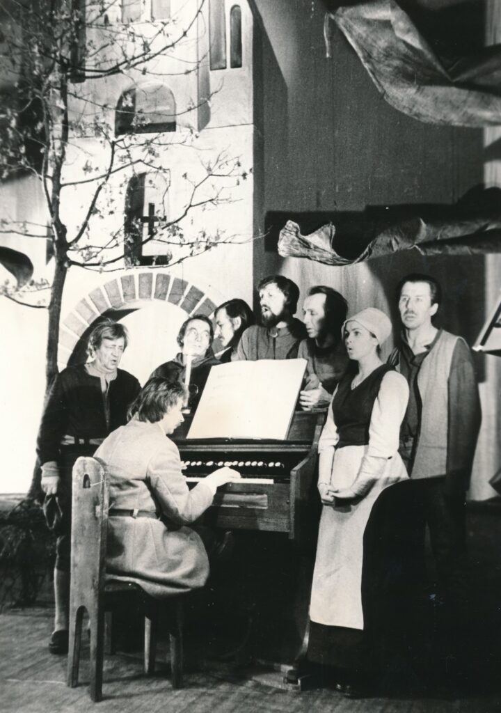 Justino Marcinkevičiaus „Mažvydo“ pastatymas Klaipėdos dramos teatre (režisierius Povilas Gaidys). 1976 m.