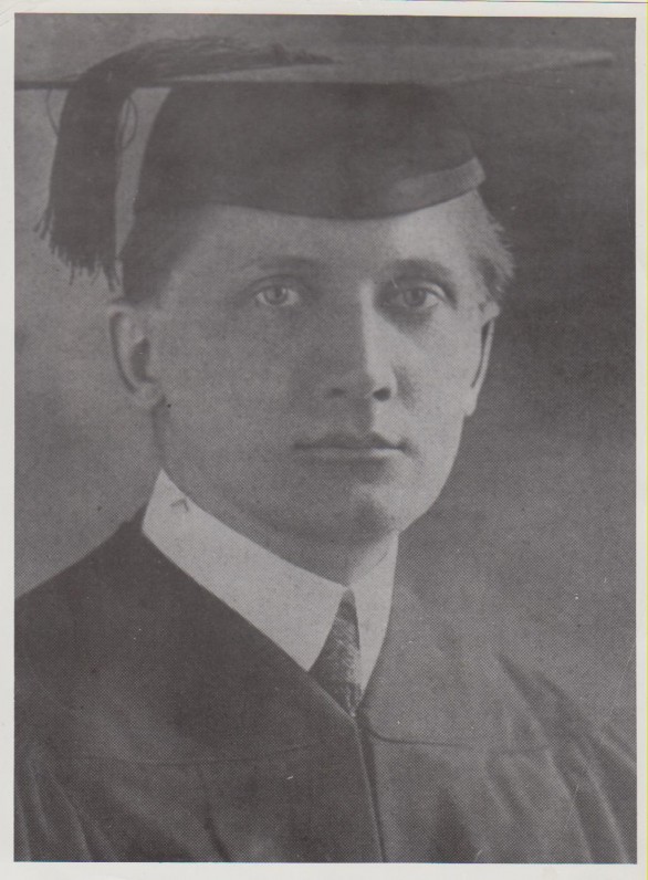 K. Jurgelionis, įgijęs teisininko diplomą. Čikaga, 1919 m. Nuotraukos kopija