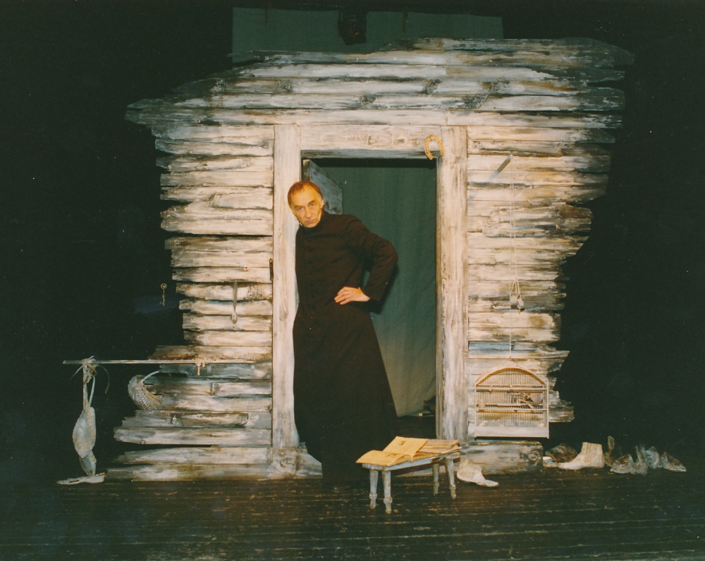K. Ostrausko drama „Vaižgantas“. Vilnius, 1995 m. Aktorius Ferdinandas Jakštys