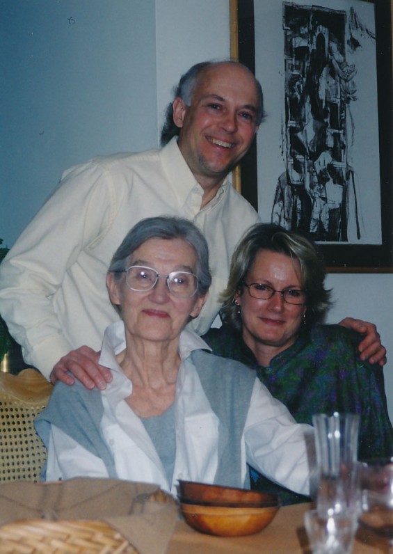 K. Ostrausko žmona Danutė, sūnus Darius ir marti Gina. Filadelfija, 2001 m.