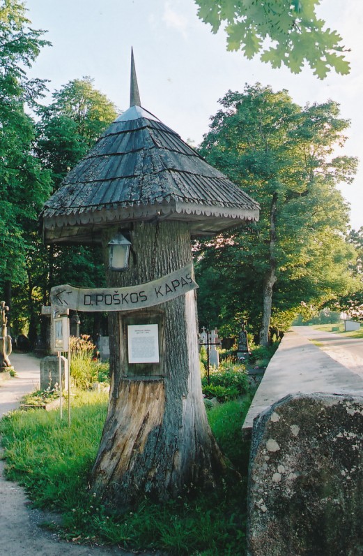 Kaltinėnai (Šilalės r.). Rodyklė prie kapinių, kuriose palaidotas D. Poška. 2002 m.