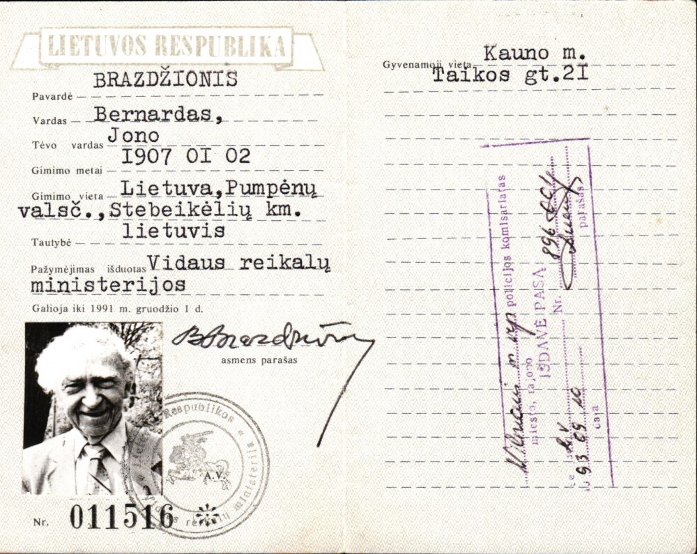 LR piliečio pažymėjimas, išduotas B. Brazdžioniui 1990 m. Vilniuje