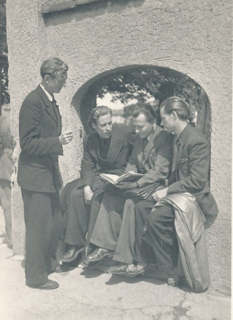 LRD suvažiavimo metu. Iš kairės – J. Kaupas, H. Nagys, K. Bradūnas, A. Nyka-Niliūnas. Augsburgas, 1947 m. liepos 11–12 d.