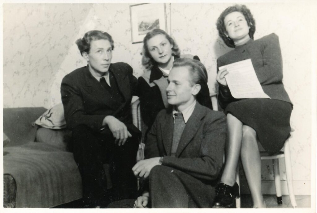 Laikinoji Freiburgo Universiteto studentų atstovybė. Apie 1947 m. V. Janavičius, D. Jasaitytė, A. Veščiūnaitė