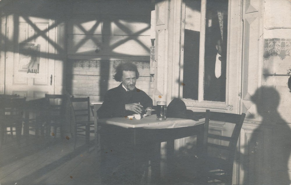 Lauko kavinėje Vytauto kalne. Kaunas, 1924 m. Prano Būdvyčio nuotrauka