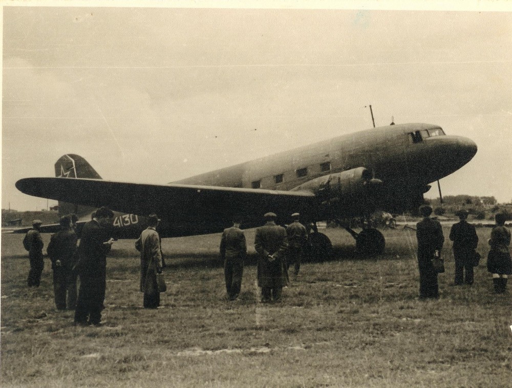 Lėktuvas, kuriuo buvo išskraidinta į Maskvą. Kauno oro uostas. 1945 m.