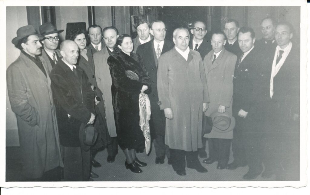Lietuvių rašytojų suvažiavimas. Čikaga. 1951 m. A. Baronas stovi aštuntas iš dešinės