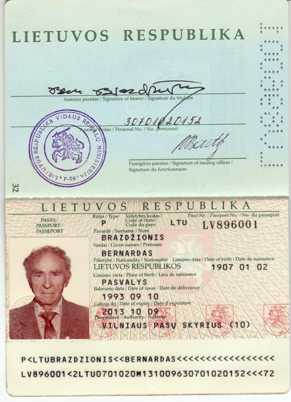 Lietuvos Respublikos pasas, išduotas B. Brazdžioniui 1993 m. rugsėjo 10 d. Vilniuje