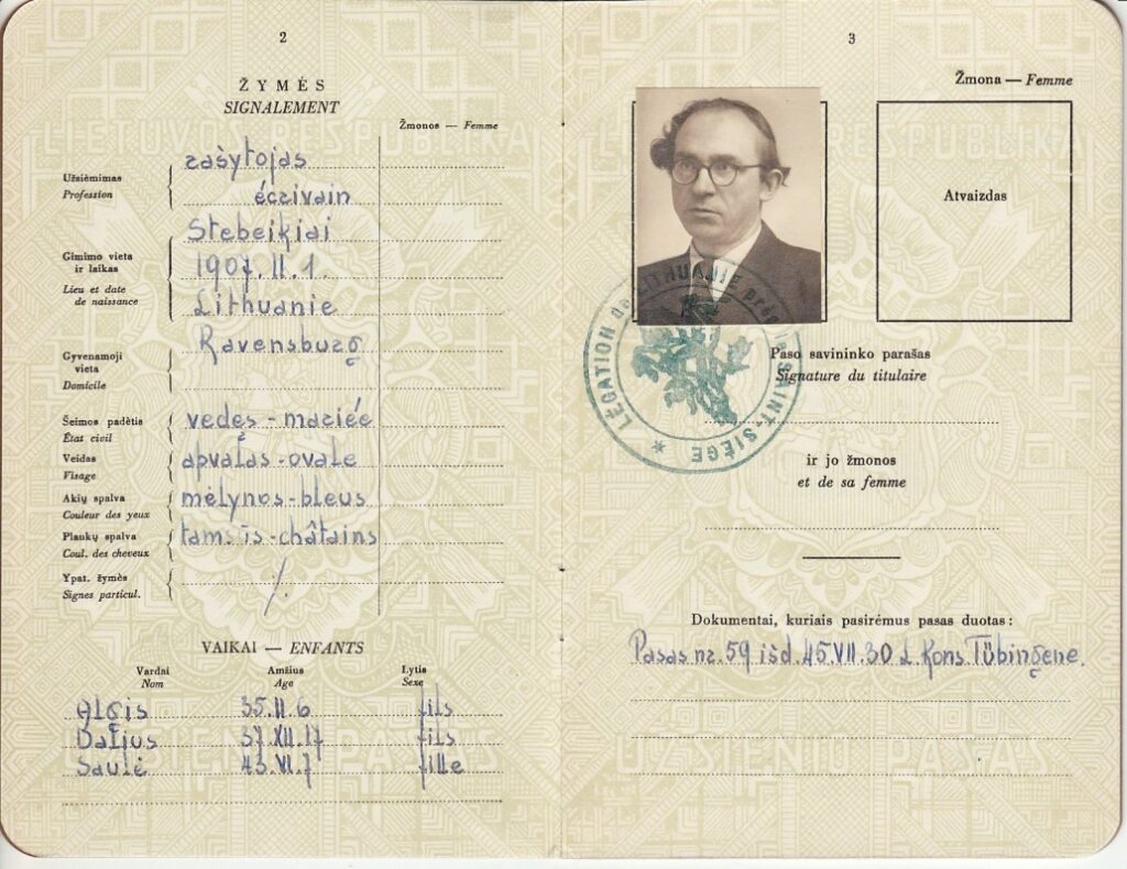 Lietuvos Respublikos užsienio pasas Nr. 2393, išduotas B. Brazdžioniui Romoje Lietuvos atstovo prie Šv. Sosto 1948 m. kovo 11 d., 2