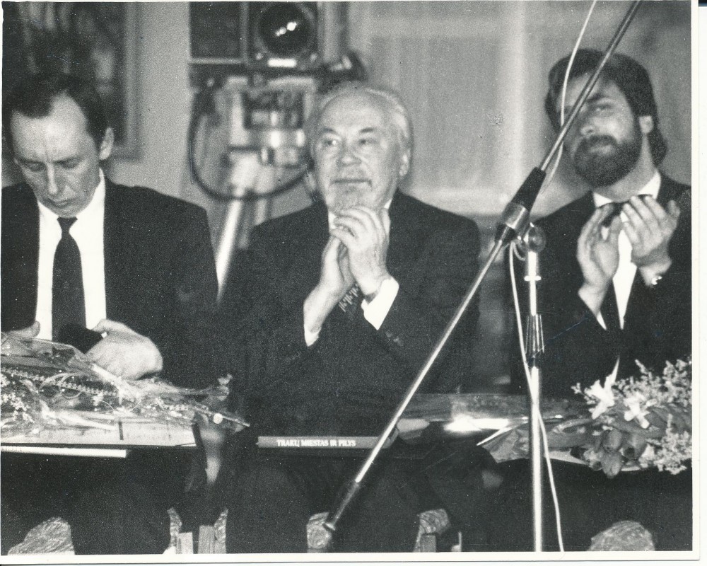 Lietuvos nacionalinės kultūros ir meno premijos laureatai. Vilnius. 1992 m. V. Šliogeris, K. Bradūnas, P. Geniušas