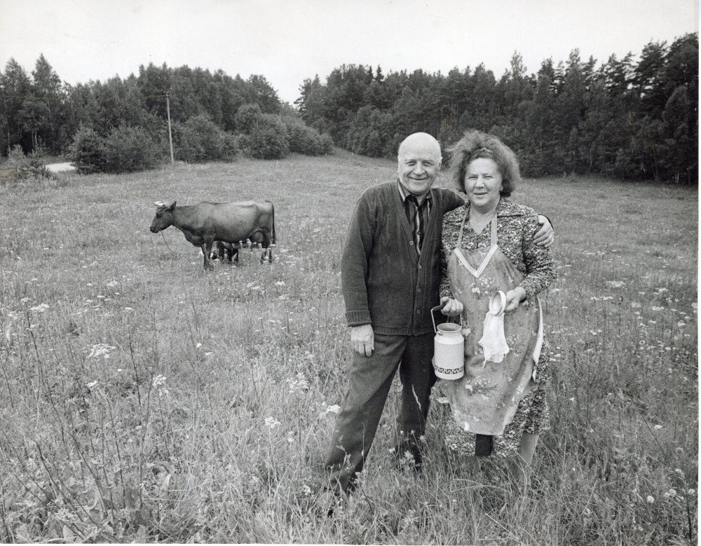 M. Mironaitė ir J. Baltušis Paalksnio kaime. 1985 m. R. Rakausko nuotrauka