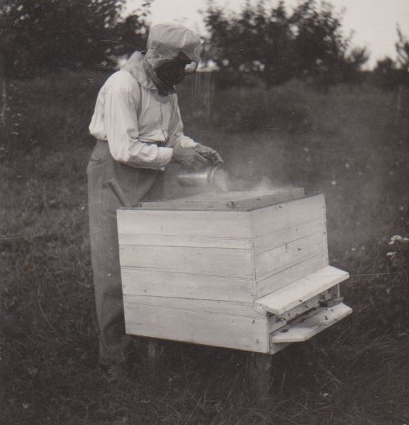 Savo sode Barkūnuose. 1943 m. MLLM 60393