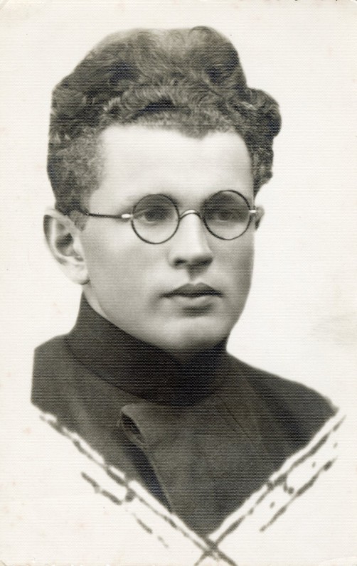 Mamertas Indriliūnas. Antroje pusėje užrašas „Atminimui Mykolui Mamertas 1938-VI-18.“ Biržai. Fotografė V. Bortkevičiūtė