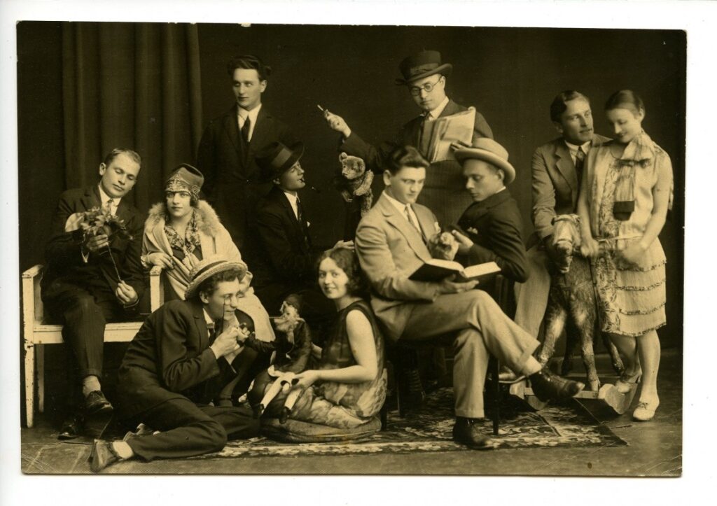 Meno teatro „Vytis“ trupė. Kaunas. Apie 1927 m. Originalas saugomas Lietuvos teatro, muzikos ir kino muziejuje