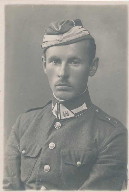 Mokomojo eskadrono vyresnysis karininkas J. Žlabys-Žengė. Apie 1925 m.