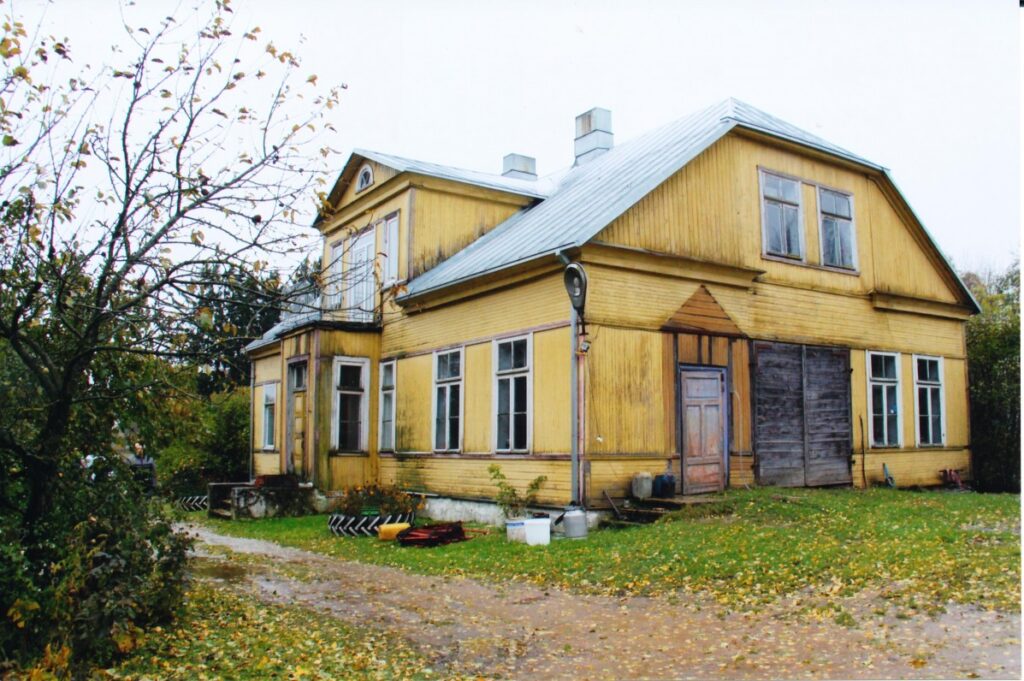 Mokykla, kurioje 1955–1959 metais mokėsi būsimoji poetė. 2009 m.