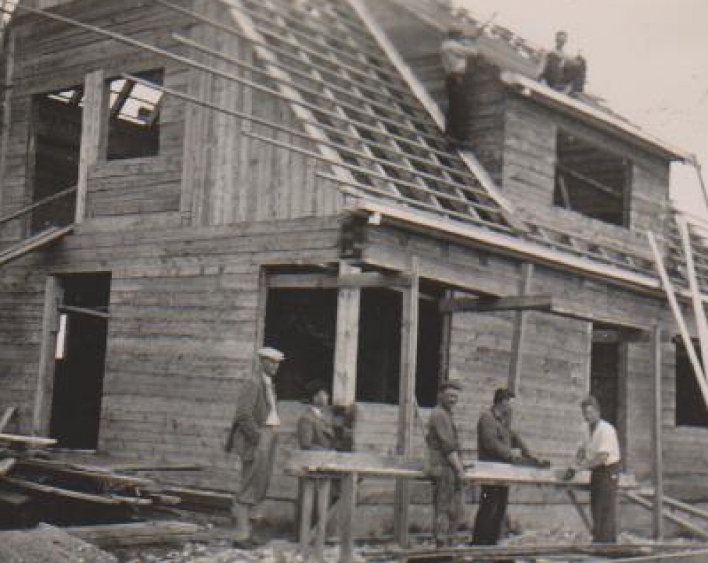 Namo statybos. Balys Sruoga su darbininkais. Kaunas. 1938 m…