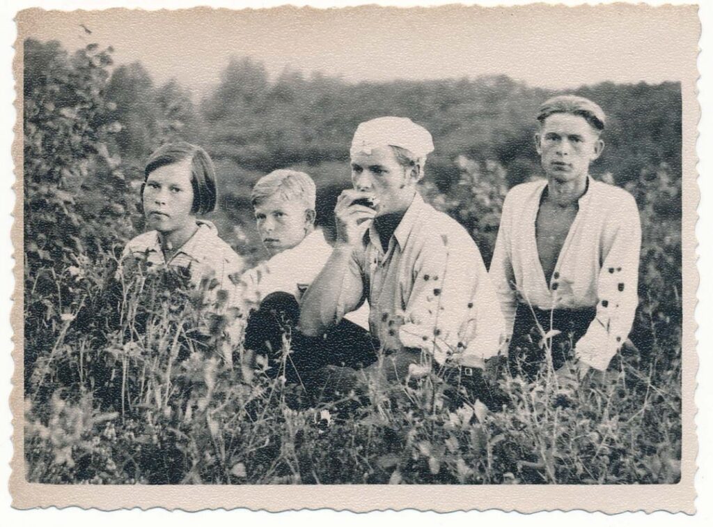 Ona, Stasys, Alfonsas ir Adolfas Čipkai. Nemeikščiai