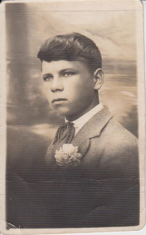 P. Cvirka „Pirmųjų mišių“ išleidimo proga, 1928 09 09 (su užrašu Marytei). J. Garbaravičiaus nuotrauka