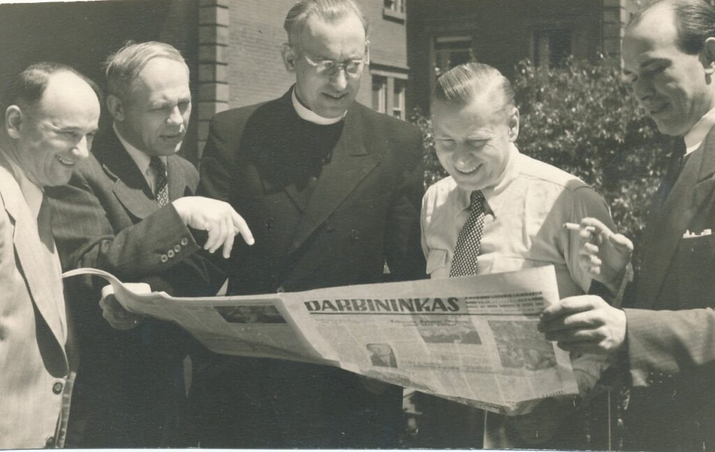 P. Jurkus, S. Sužiedėlis, kun. M. Stepaitis, J. Brazaitis. Bruklinas, apie 1953 m.