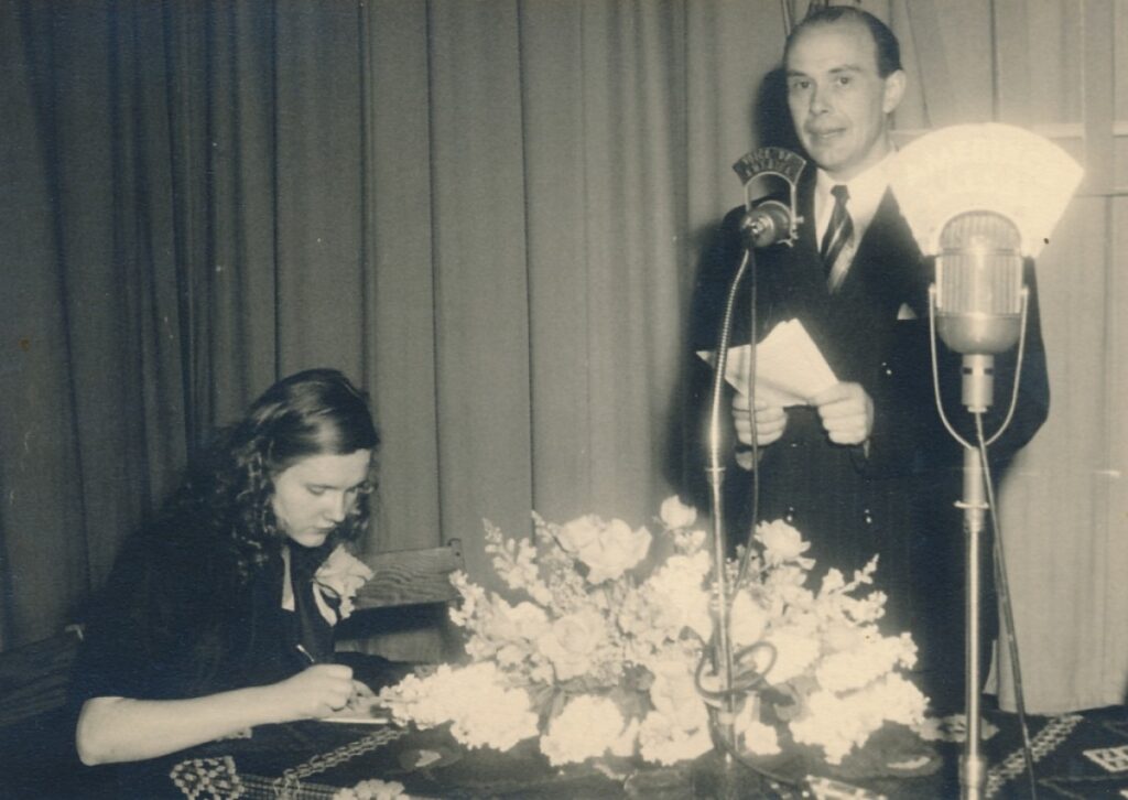 P. Jurkus – informacinėje agentūroje „Amerikos balsas“. Niujorkas, apie 1953 m.