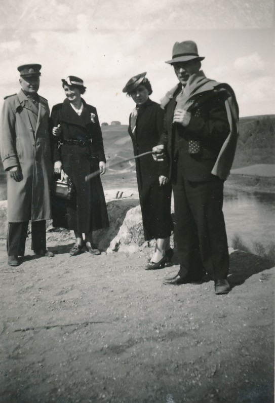 P. Orintaitė ir kiti po literatūros vakaro Alytuje. 1937 m.