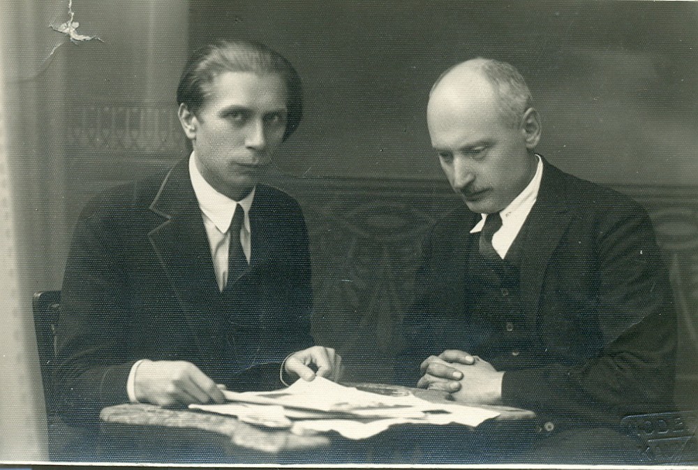 P. Vaičiūnas ir A. Vienuolis. Kaunas, apie 1920 m.